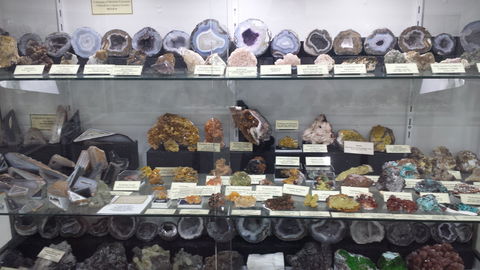The Ted Elliott Mineral Collection - Darwin Tourism 2