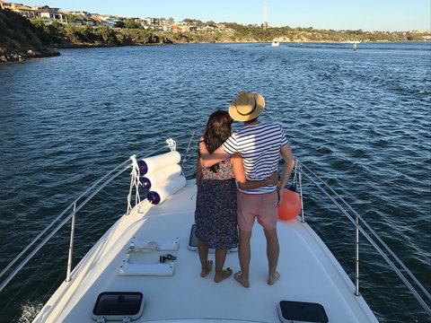 Cruising The  Swan River In At Sunset With Boutique Cruise - Darwin Tourism 2