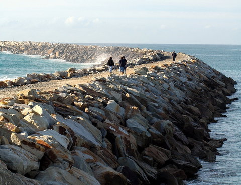 Iluka Break Wall - Darwin Tourism 0