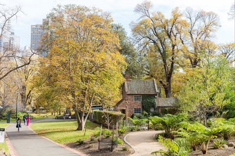 Cooks' Cottage - Darwin Tourism 1