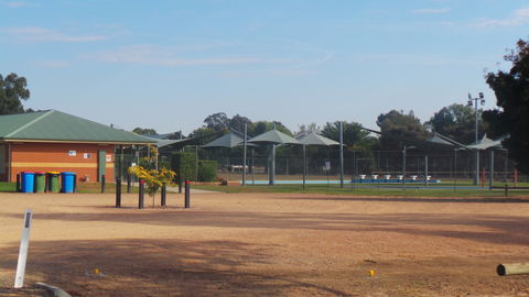 Howlong Swimming Pool - Darwin Tourism 0