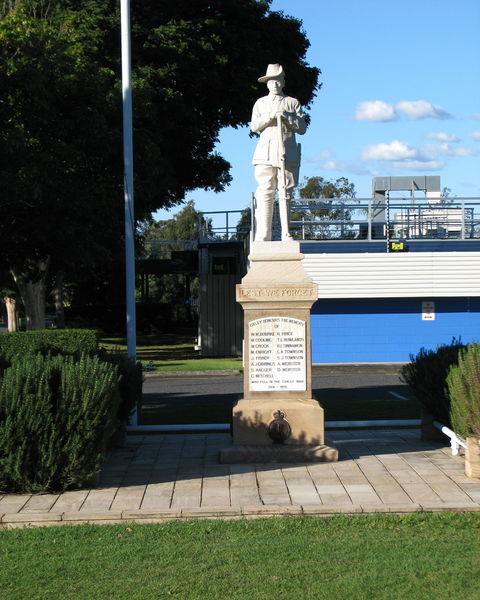Oxley War Memorial - Darwin Tourism 1