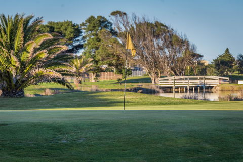 South Lakes Golf Club - Darwin Tourism 0