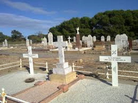 Historic Clan Ranald Shipwreck Graves - Darwin Tourism 0