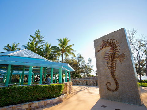 Millennium Esplanade And Tannum Sands Beach - Darwin Tourism 1
