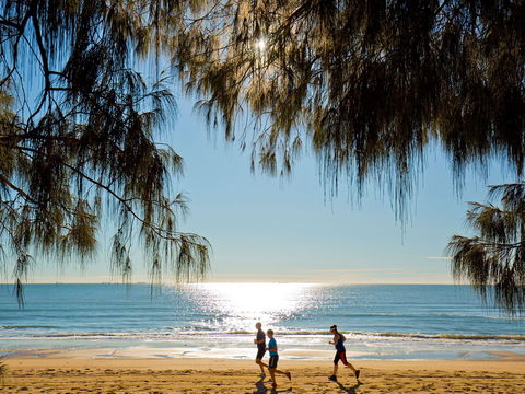 Millennium Esplanade And Tannum Sands Beach - Darwin Tourism 2