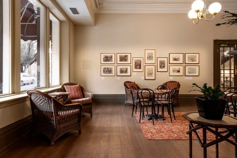 Howard Hadley Gallery - Darwin Tourism 0