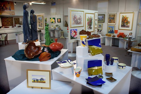 Inverell Art  Gallery - Darwin Tourism 1