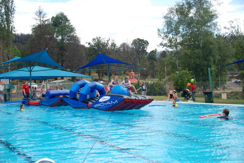 Marysville Outdoor Swimming Pool - Darwin Tourism 1