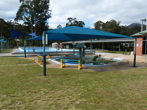Marysville Outdoor Swimming Pool - Darwin Tourism 2