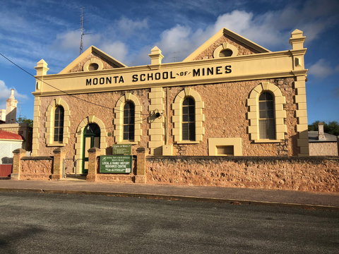 Moonta School Of Mines Family History And Resource Centre - Darwin Tourism 1
