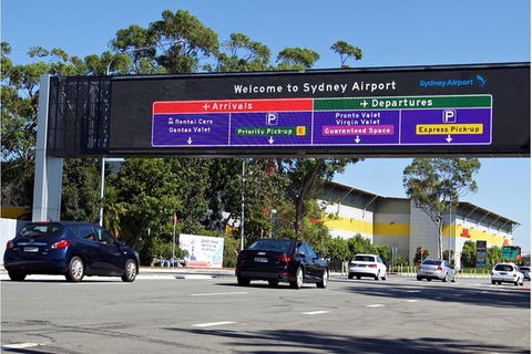 Swann Transfers - Mini Bus Chauffeur Services - Darwin Tourism 4