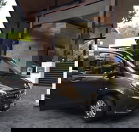 Mercedes 7 seat Limousine Cairns Airport to Port Douglas - Darwin Tourism