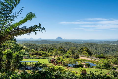 Maleny Botanic Gardens Bird Aviary Experience Ticket - Darwin Tourism 3