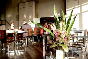 R Bar Restaurant Port Melbourne - Darwin Tourism 0