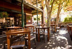 Queens Tavern - Darwin Tourism 2
