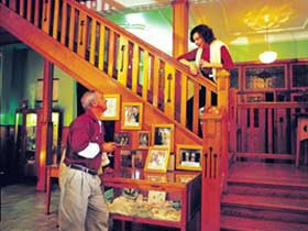 Hotel Corones - Darwin Tourism 0