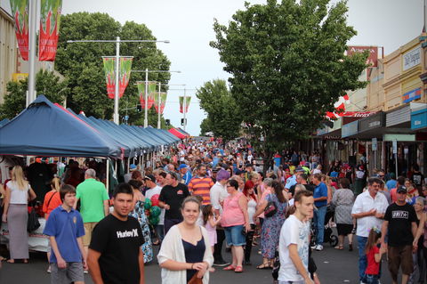 Cowra Christmas Street Festival - Darwin Tourism 0