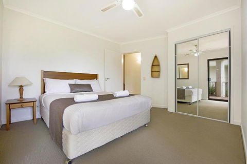 Whale Watch Ocean Beach Resort - Darwin Tourism 2