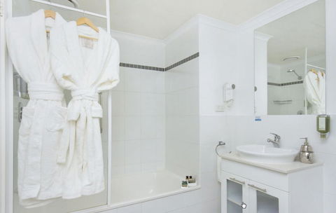 Pacific Suites Canberra - Darwin Tourism 6