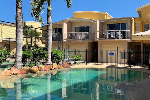 Coolum Beach Getaway Resort - Darwin Tourism 1