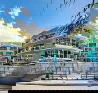 Rolling Surf Resort - Darwin Tourism