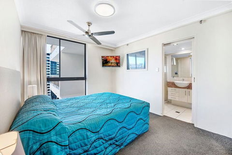 ULTIQA Beach Haven At Broadbeach - Darwin Tourism 6