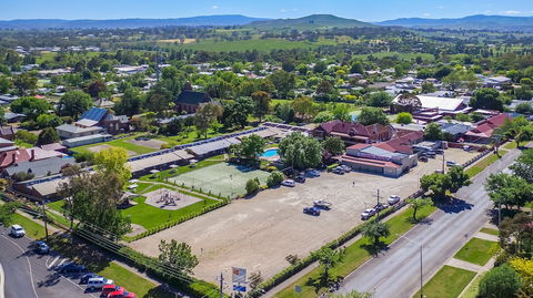 Alzburg Resort - Darwin Tourism 2