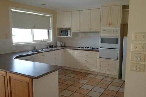 Shearwater Cottages - Darwin Tourism 3