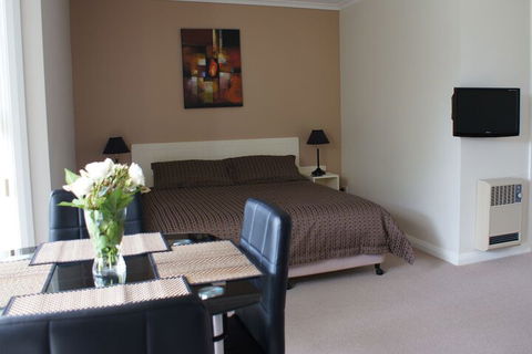 Shearwater Cottages - Darwin Tourism 4
