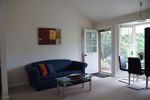 Shearwater Cottages - Darwin Tourism 7
