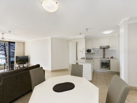 Coolum Caprice - Darwin Tourism 6