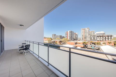 Adina Apartment Hotel Wollongong - Darwin Tourism 5