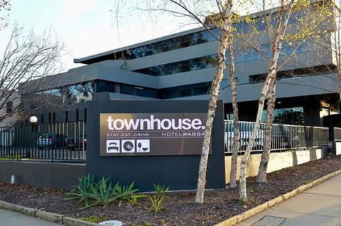 Townhouse Hotel - Darwin Tourism 1