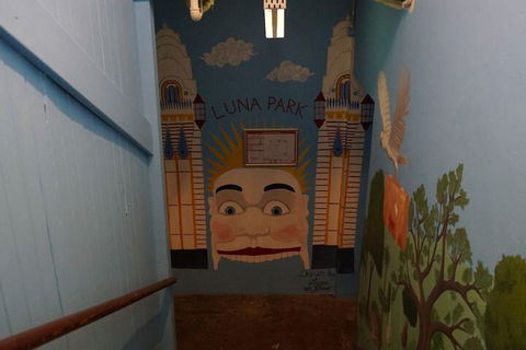 Maze Backpackers - Darwin Tourism 3