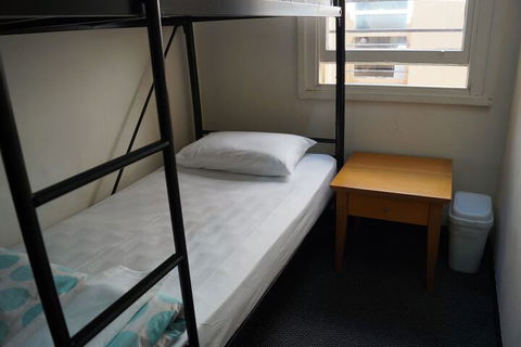 Maze Backpackers - Darwin Tourism 7