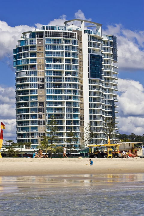 Reflection Tower Two - Darwin Tourism 0