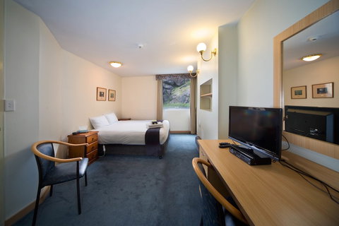 Jenolan Caves House - Darwin Tourism 6