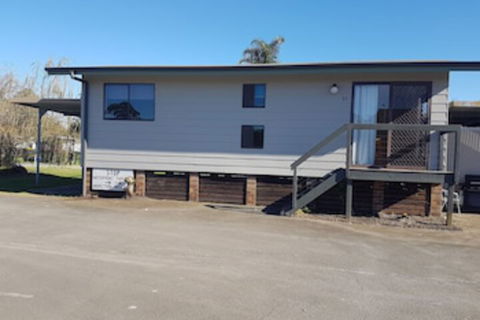 Bentley Waterfront Motel & Cottages - Darwin Tourism 0