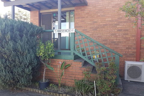 Bentley Waterfront Motel & Cottages - Darwin Tourism 5