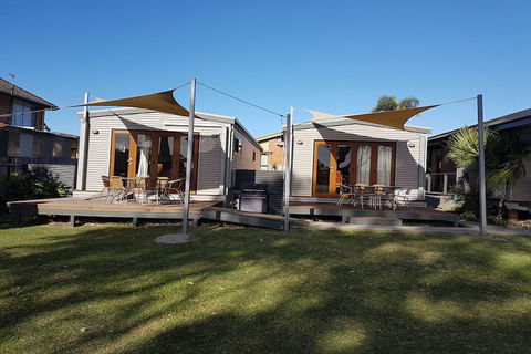 Bentley Waterfront Motel & Cottages - Darwin Tourism 3