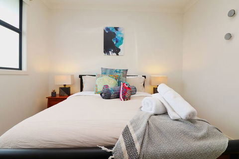 Ocean Whispers Cowes - Rejuvenate Stays - Darwin Tourism 7
