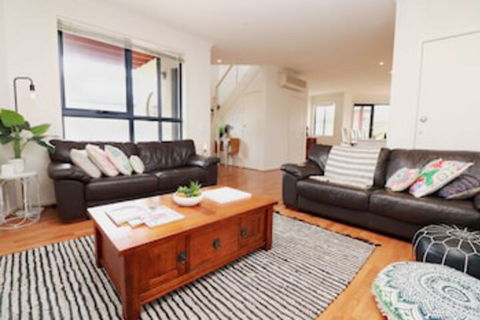 Ocean Whispers Cowes - Rejuvenate Stays - Darwin Tourism 0