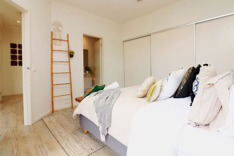 Ocean Whispers Cowes - Rejuvenate Stays - Darwin Tourism 6
