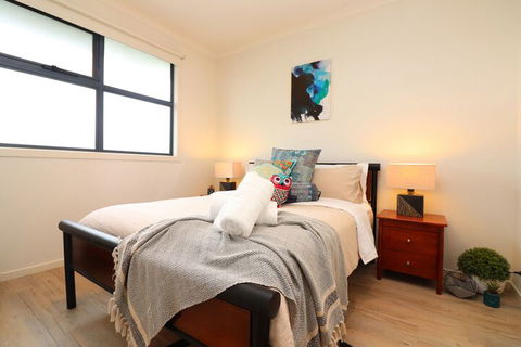 Ocean Whispers Cowes - Rejuvenate Stays - Darwin Tourism 1