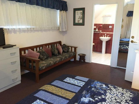 Aarn House B & B Airport Accommodation - Darwin Tourism 1