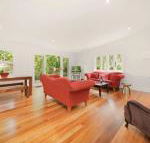 Poets Cottage Fireplace Close to Treks - Darwin Tourism