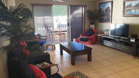 A City Retreat 2BR Apartment Reid Park Townsville - Darwin Tourism 5