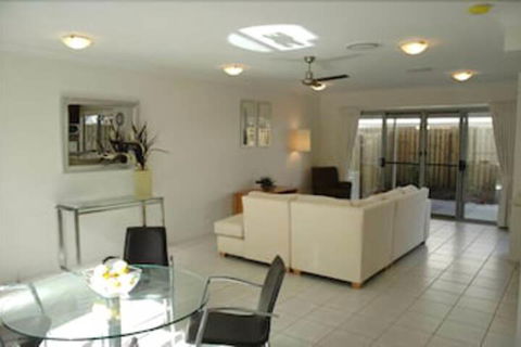 Coolum Villas - Darwin Tourism 2