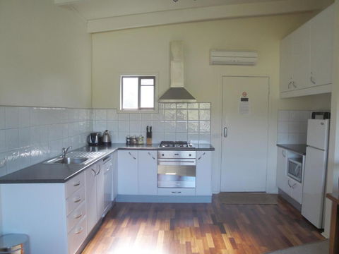 Off Mountain Accommodation - Darwin Tourism 3